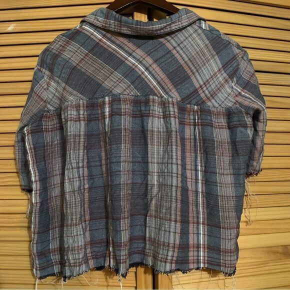 BDG Urban Outfitters Frayed Button up Size XS - Picture 3 of 5